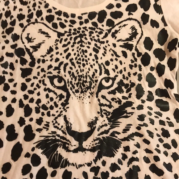 ✨G by GUESS✨ T-shirt - Picture 2 of 4